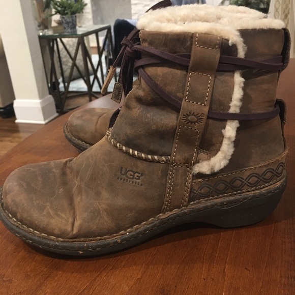 Women’s Ugg ankle boots - Picture 4 of 4